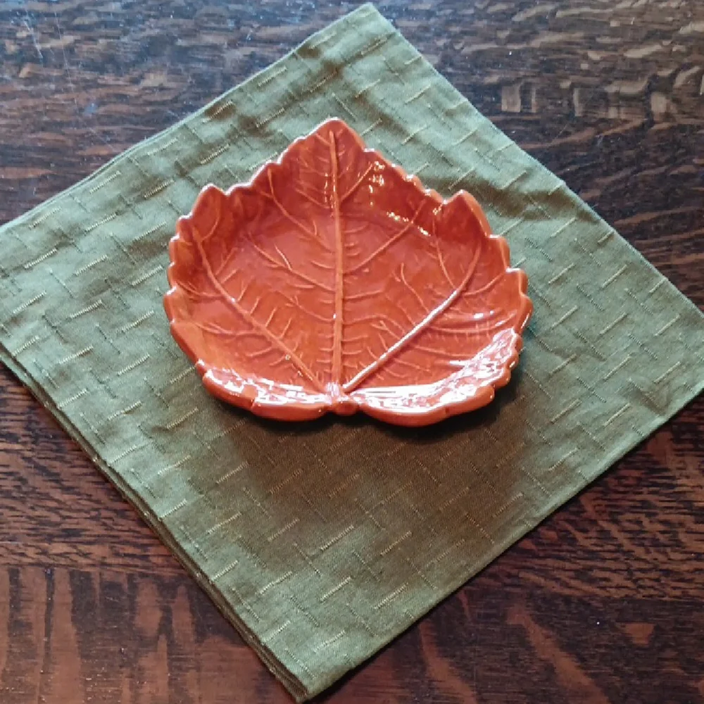 Crate&Barrel 8pc 4-6in Plates 4-Green Textured Lamont Napkins